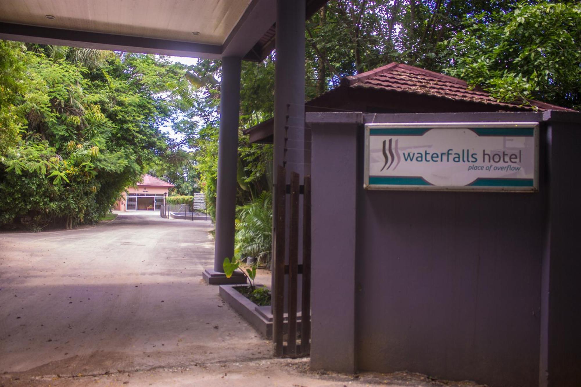 Waterfalls Hotel 루사카 외부 사진